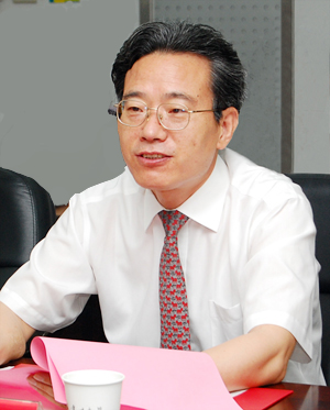 史国栋书记介绍学校情况