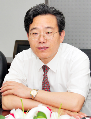 校党委书记史国栋讲话