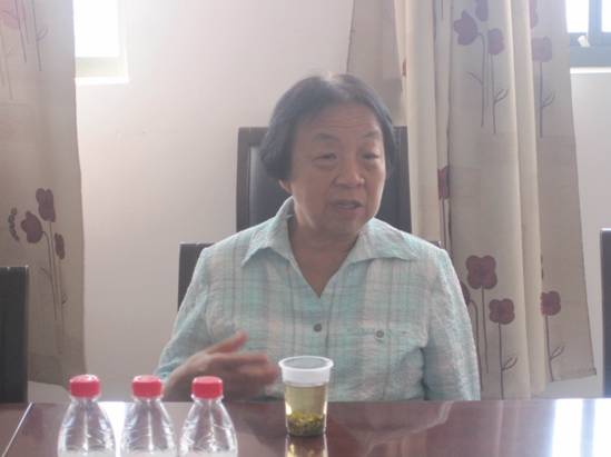 伍教授与数理学院、材料学院部分专业教师进行学术座谈